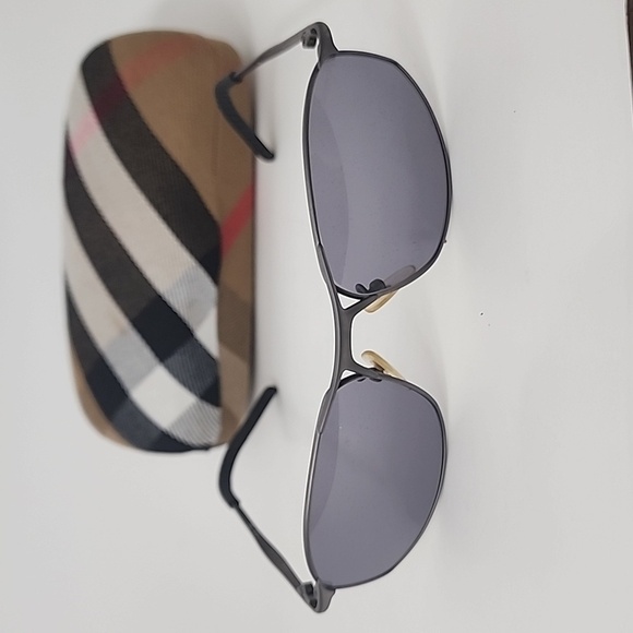 Authentic Burberrys Unisex Sunglasses - Picture 2 of 14